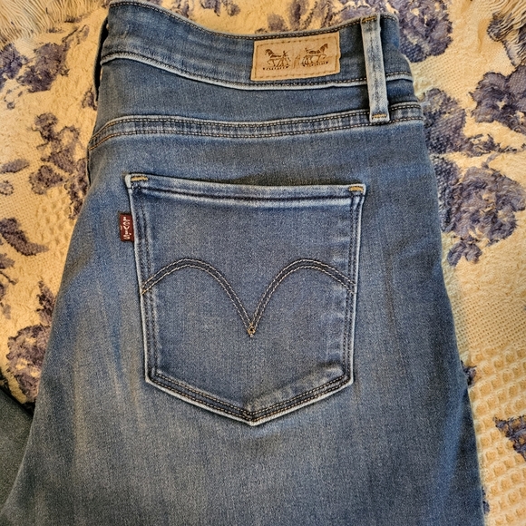 Levis Mid-Rise Straight Stretch in Med Wash sz 12 - Picture 2 of 6